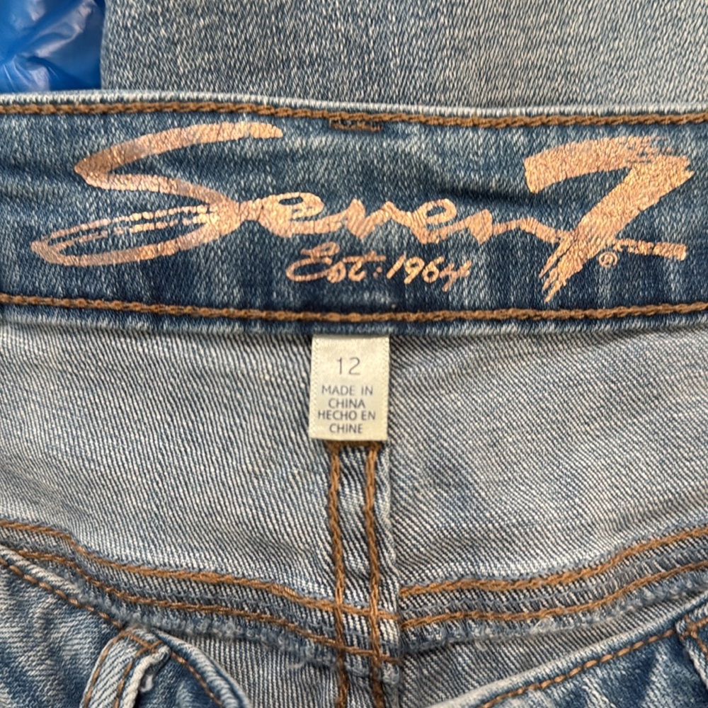 Seven7 Blue Light Wash Sunrise Bermuda Denim Shorts - Size 12 - Picture 2 of 8